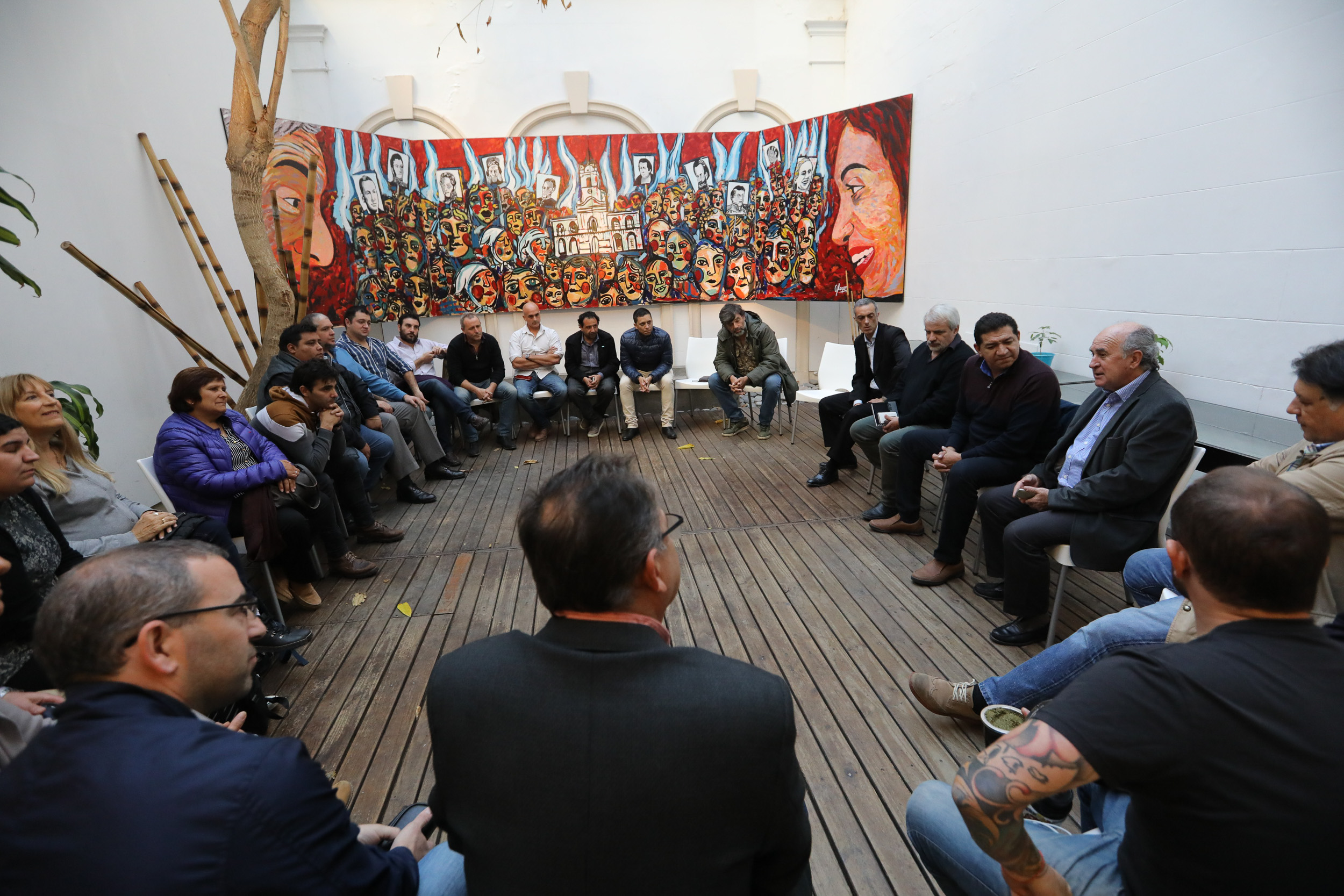 Reunión con dirigentes de organizaciones sindicales de la CGT de La Plata, Berisso y Ensenada en el Instituto PATRIA