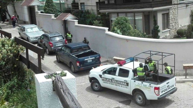 Repudio al asedio de la embajada mexicana en La Paz